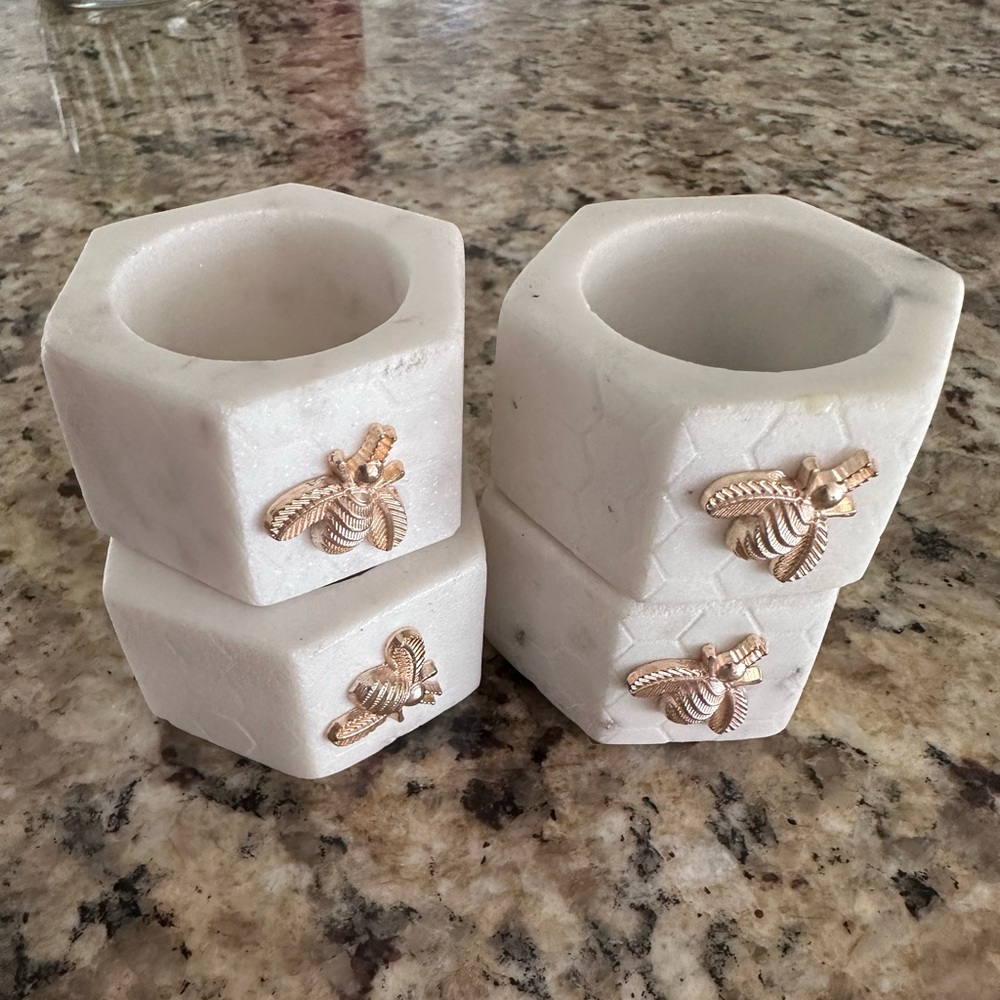 4 Williams Sonoma bee napkin holders